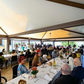 Il Papa a pranzo con i poveri, a Castel Gandolfo la fragilità diventa il cuore della comunità
