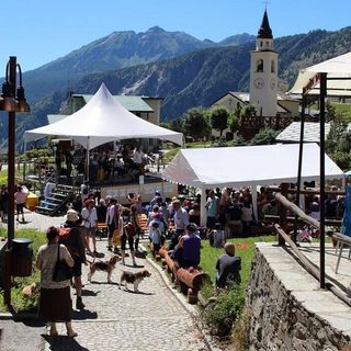 La piazza di Chamois