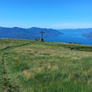 Croce ed orizzonte dal Monte Cadrigna- Alta Val Veddasca- (ph. Mauro Carlesso)