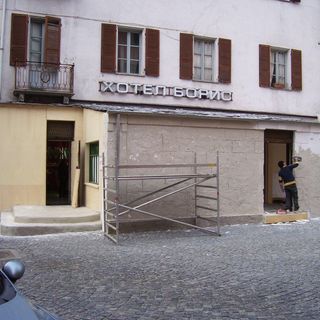 Operai al lavoro per 'ridisegnare' il centro di Verres