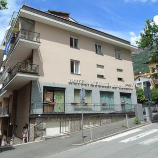 CASA SUBITO IN VALLE D'AOSTA: Alloggio con 2 camere in vendita a Saint Vincent, via Duca d'Aosta