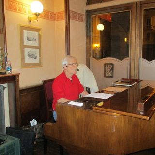 Francesco Lucat al pianoforte