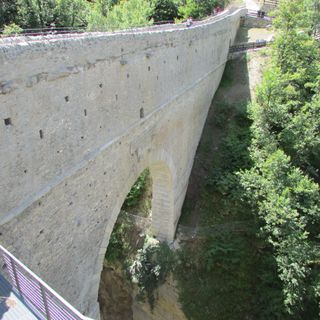 Una sugestiva immagine del Pont d'Ael