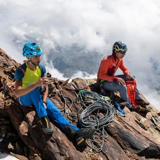 Nadir Maguet e François Cazzanelli in una sosta durante l'impresa