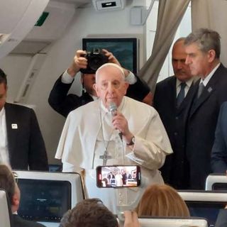 Papa Francesco chiede un minuto di silenzio per il Sahara, volo verso la Repubblica Democratica del Congo, 31 gennaio 2023