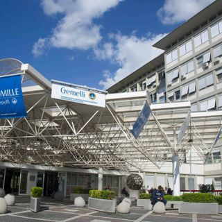 Il decorso post-operatorio di Papa Francesco è regolare