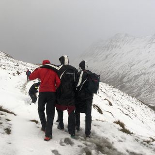 L'intervento (foto Soccroso Alpino Valdostano e VVF)