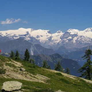 Escursionisti con sfondo Monte Rosa (Enrico Romanzi)