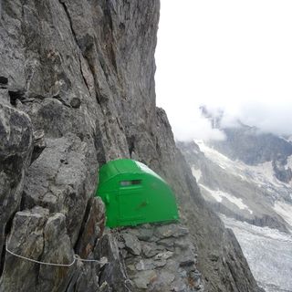 Il bivacco Craveri (Credit Club alpino accademico italiano)