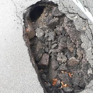 La buca apertasi in via Festaz ad Aosta