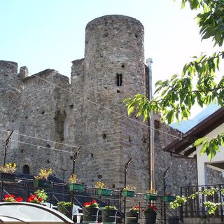 Il Castello Pilato nel borgo di Nus