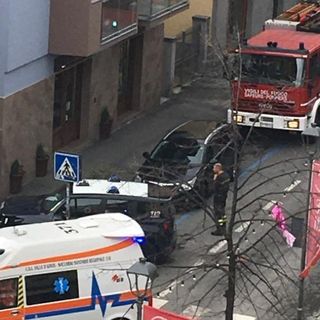 L'intervento dei soccorritori in viale Conte Crotti