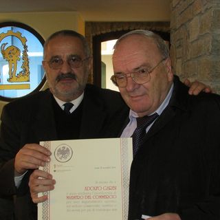 Pierantonio Genestrone premia Adolfo Garbi nel novembre 2014