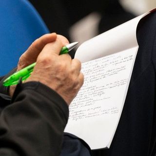 Al Regina Coeli il Papa ringrazia i giornalisti nell'odierna Giornata Mondiale delle Comunicazioni Sociali