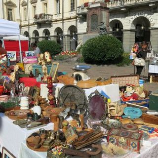 Ad Aosta Le Grenier en place il mercato di San Grato