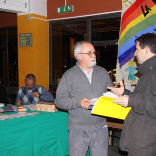 a sinistra Andrea Asiatici, coordinatore della Scuola di Pace