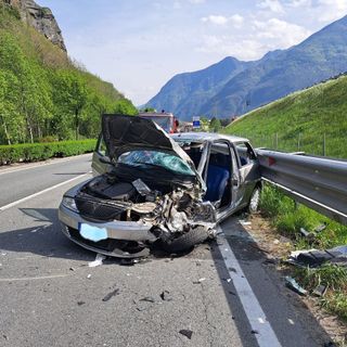 Incidente stradale tra auto e mezzo pesante a Verrés
