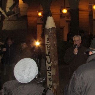 Il matitone era comparso per la prima volta nel presidio di solidarietà in piazza Chanoux