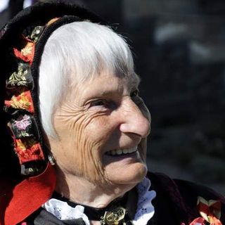 Regina con il costume della Teto Aut, gruppo folkloristico