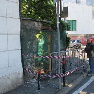 Il muro è stato messo in sicurezza e dovrà essere ricostruito