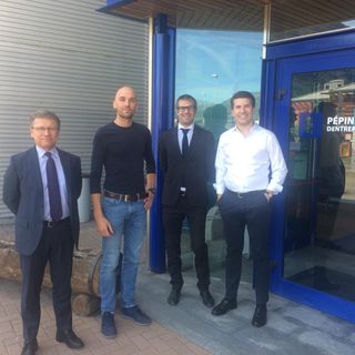 Jari Ogninbeni e alcuni giovani partecipanti all'iniziativa