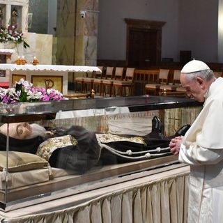 PAPA: Padre Pio: “Ha combattuto il male con umiltà e obbedienza”
