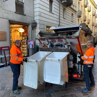 Operatori ecologici della ditta Quendoz