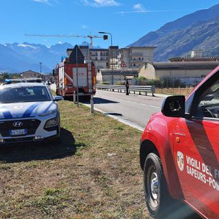 Incendio sterpaglie lunho l'autostrada