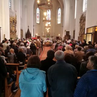 Una folla di amici ha accompagnato l'ultimo viaggio terreno di Andrea Susanna