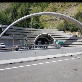 Interruption de la circulation au Tunnel du Mont Blanc en raison de la panne du système de freinage de la remorque d’un véhicule léger