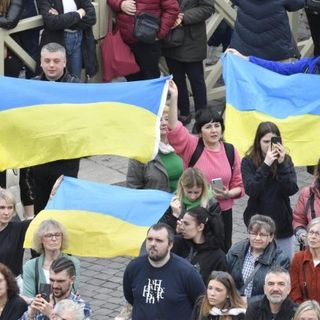 Il Papa: non dimentichiamo l'Ucraina che soffre per i crimini della guerra