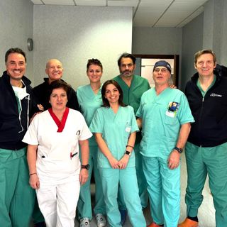 Nella foto parte dell'Equipe della SC Urologia dell'Ospedale "Parini" di Aosta. L'ultimo a destra è il Direttore della Struttura Complessa, Dott. Emanuele Castelli