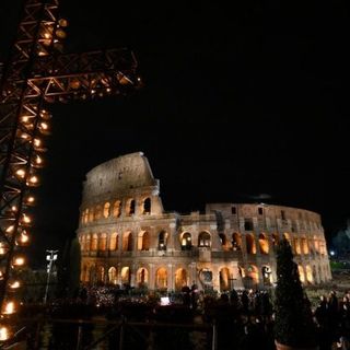Via Crucis, le meditazioni scritte per la prima volta da Francesco