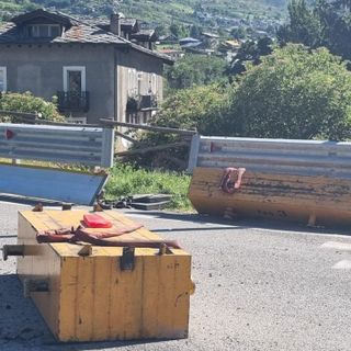 Camion perde carico a Villeneuve