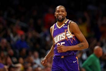 Durant e un maxi scambio in Nba: Kevin a Houston, Green e Brooks a Phoenix Durant e un maxi scambio in Nba: Kevin a Houston, Green e Brooks a Phoenix