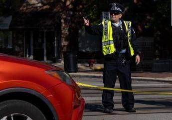 Spari da auto in corsa a Chicago, 4 morti e 14 feriti Spari da auto in corsa a Chicago, 4 morti e 14 feriti