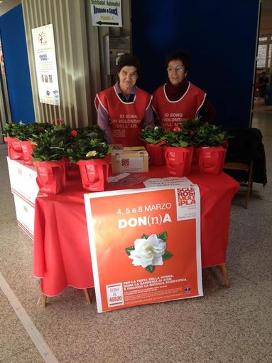 Il banchetto all'ospedale Beauregard e, sotto, al Parini e in piazza Chanoux
