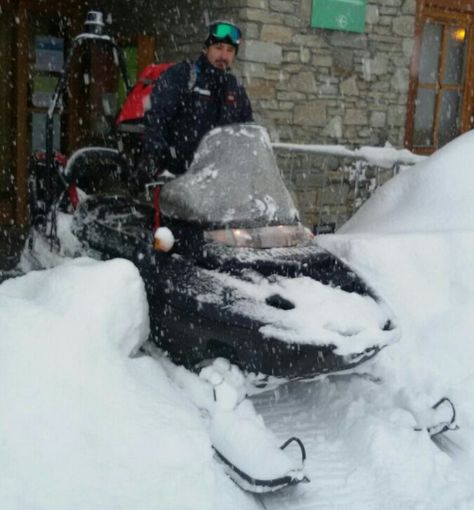 Una motoslitta dei carabinieri al Breuil Una motoslitta dei carabinieri al Breuil