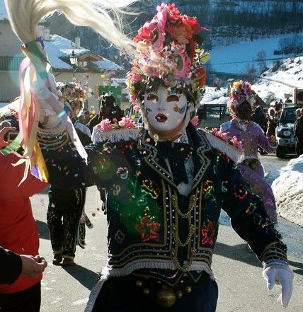Un'immagine del Carnevale di Valpelline (foto Emilio Alzati)