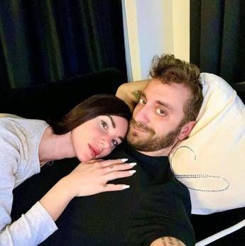 Bianca Atzei, il post social che 'cancella' Stefano Corti: lui replica così