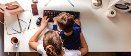 Lavoro di cura: un comparto da 473 miliardi che non compare nel PIL