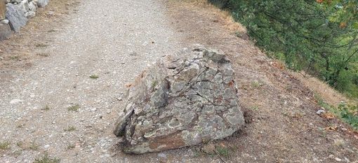 Aosta: Una frana blocca strada nella riserva naturale Tzatelet