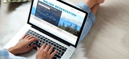 RIFLETTORI ACCESI SULLE NUOVE GENERAZIONI DI IMPRENDITORI DELLA RICETTIVITA’ RIFLETTORI ACCESI SULLE NUOVE GENERAZIONI DI IMPRENDITORI DELLA RICETTIVITA’