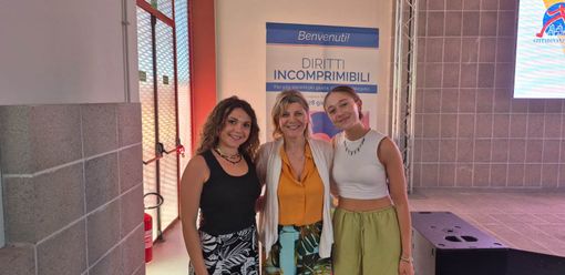 Elisabetta Anrò e Beatrice Somaglia, entrambe responsabili per la rete valdostana di Cittadinanzattiva, con al centro la Presidente di Cittadinanzattiva