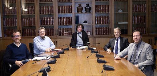 L'Ufficio di Presidenza del Cons. Valle. Da sn: Corrado Jordan (segr), Aurelio Marguerettaz (v.pres.), Alberto Bertin (pres.), Paolo Sammaritani(v. pres.) e Luca Distort (segr.) L'Ufficio di Presidenza del Cons. Valle. Da sn: Corrado Jordan (segr), Aurelio Marguerettaz (v.pres.), Alberto Bertin (pres.), Paolo Sammaritani(v. pres.) e Luca Distort (segr.)