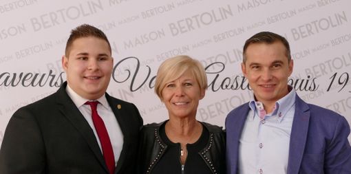 Mamma Marilena Peaquin con i suoi gioielli Alexandre (sn) e Guido