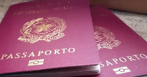Il passaporto si richiede e si rinnova negli uffici postali Il passaporto si richiede e si rinnova negli uffici postali
