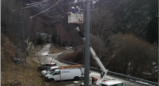 Meglio la luce del campanile che quella delle multinazionali Meglio la luce del campanile che quella delle multinazionali