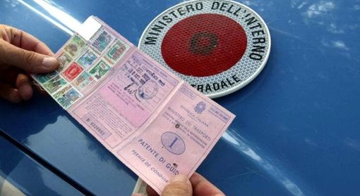 Patentati già a 17 anni (ma a una condizione) e rinnovo ogni 15: le nuove regole per chi guida