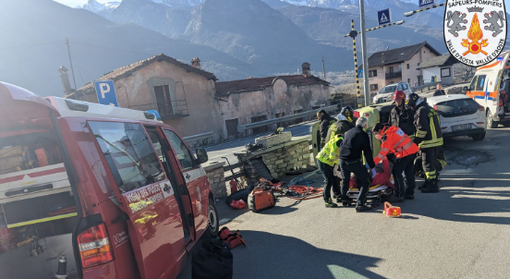 Auto ribaltata a Verrayes, intervento di sei unità dei Vigili del Fuoco Auto ribaltata a Verrayes, intervento di sei unità dei Vigili del Fuoco
